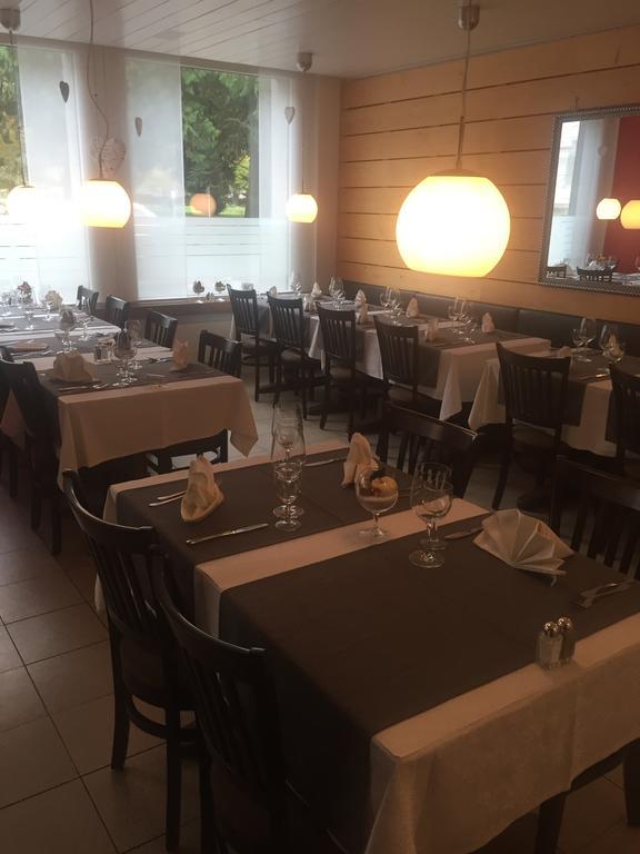Hotel & Restaurant Stadthof Glarus Exterior photo